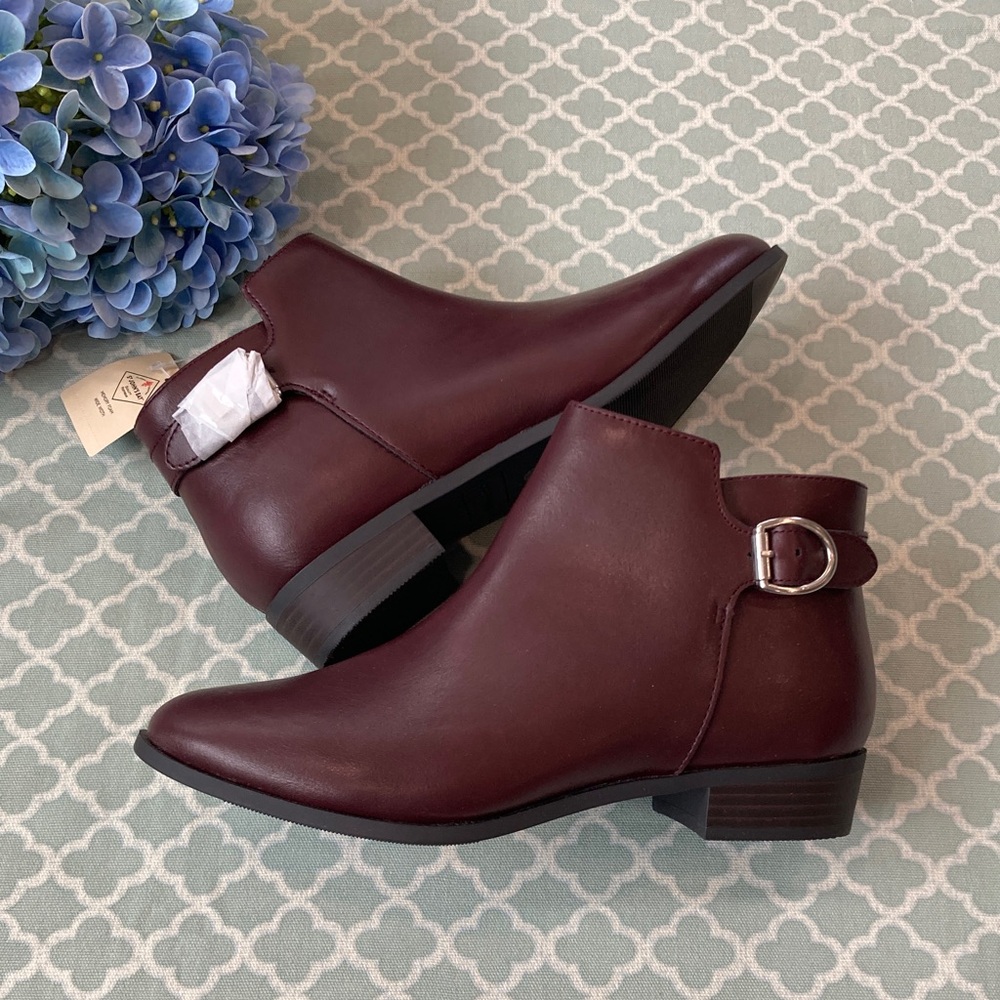 NWT St. John’s Bay Rayford Dark Wine Booties 7.5 Wide Width